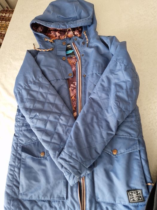 Продам спортивную куртку женскую