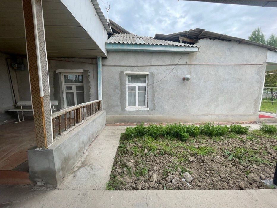 Oqqorgonda uy sotiladi