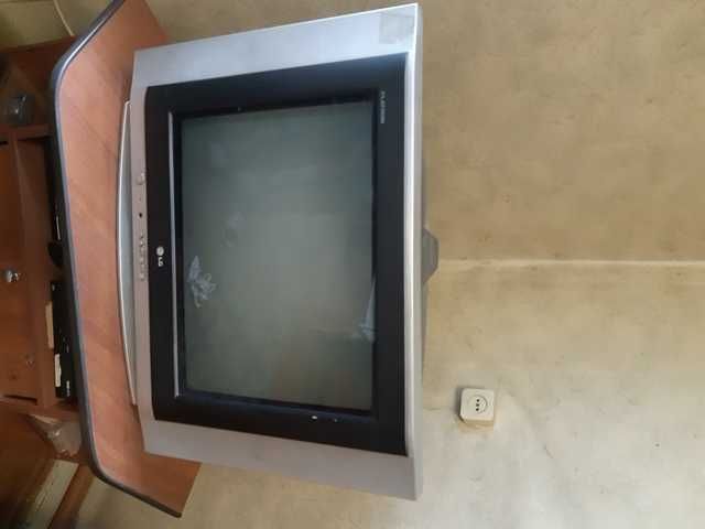 продам телевизор