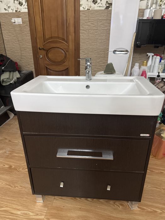 Продам  комплект раковину   со шкафами и зеркалом