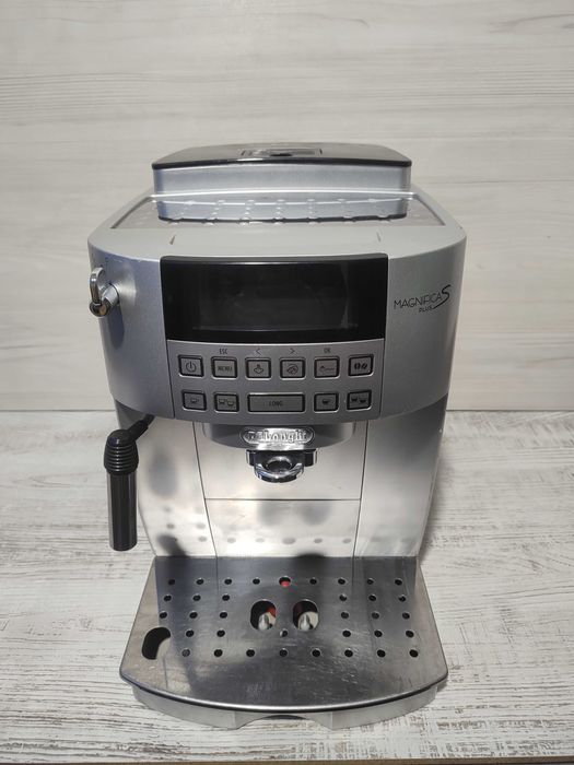 Кафеавтомат - робот Delonghi MAGNIFICA S plus