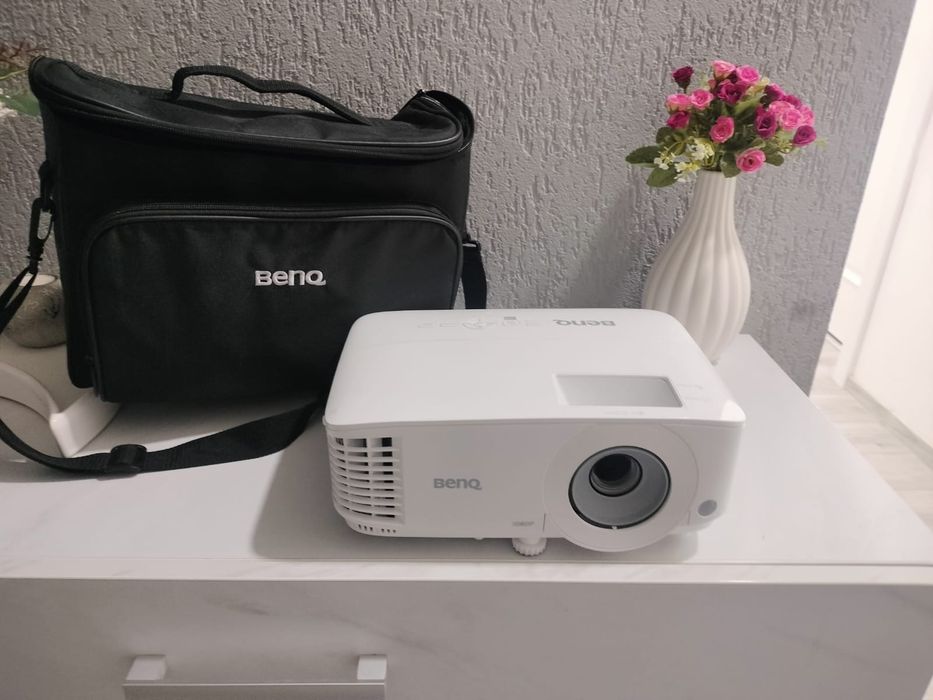 Vand Videoproiector BenQ MH560 FHD +geanta noua1920*1080, 3800 lumeni,