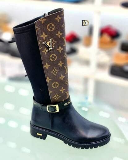 Cizme lungi pentru iarna