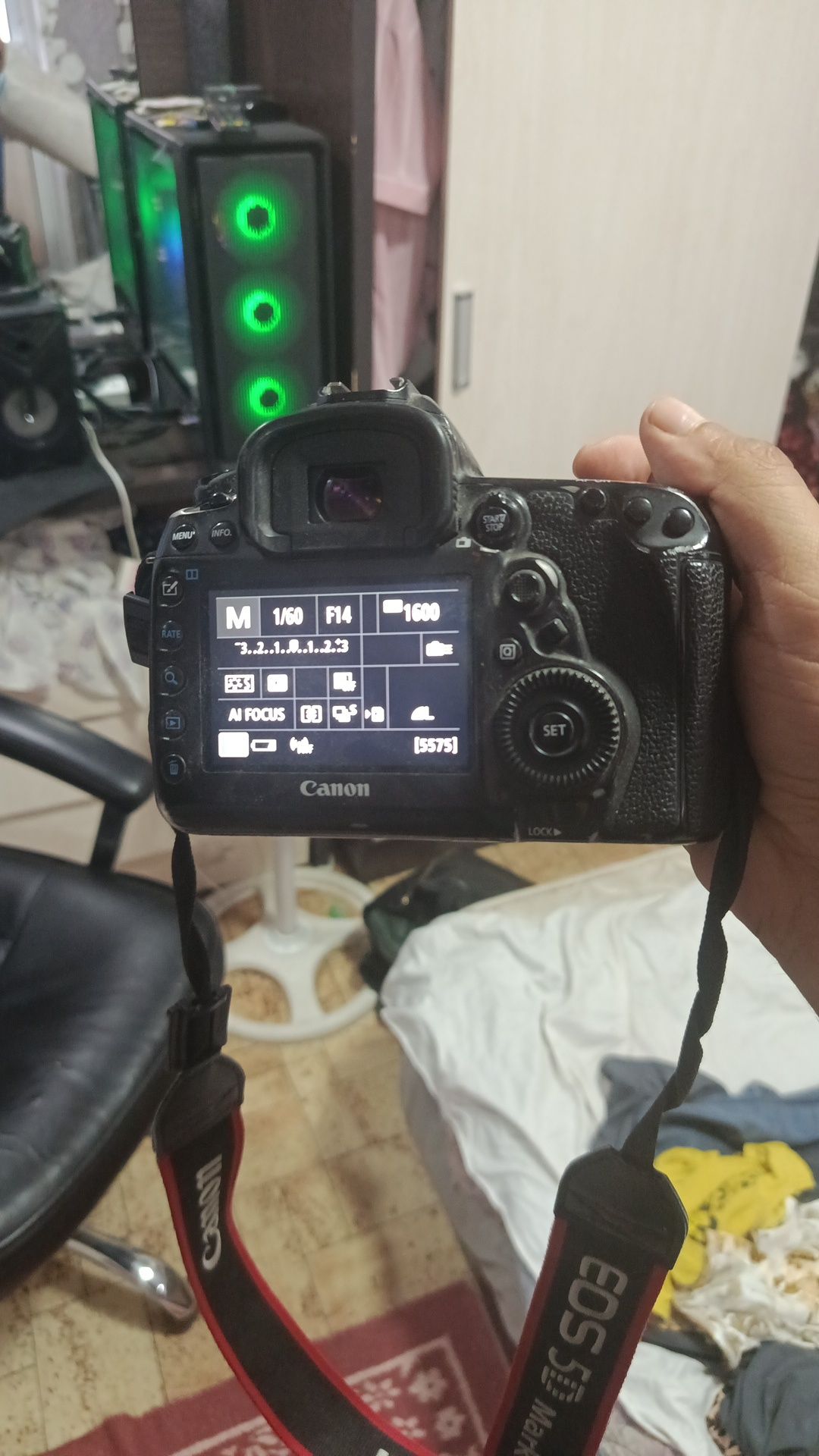 Canon mark 4 sotiladi