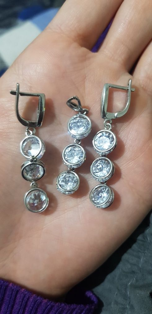 Серебрянные серьги и комплект
