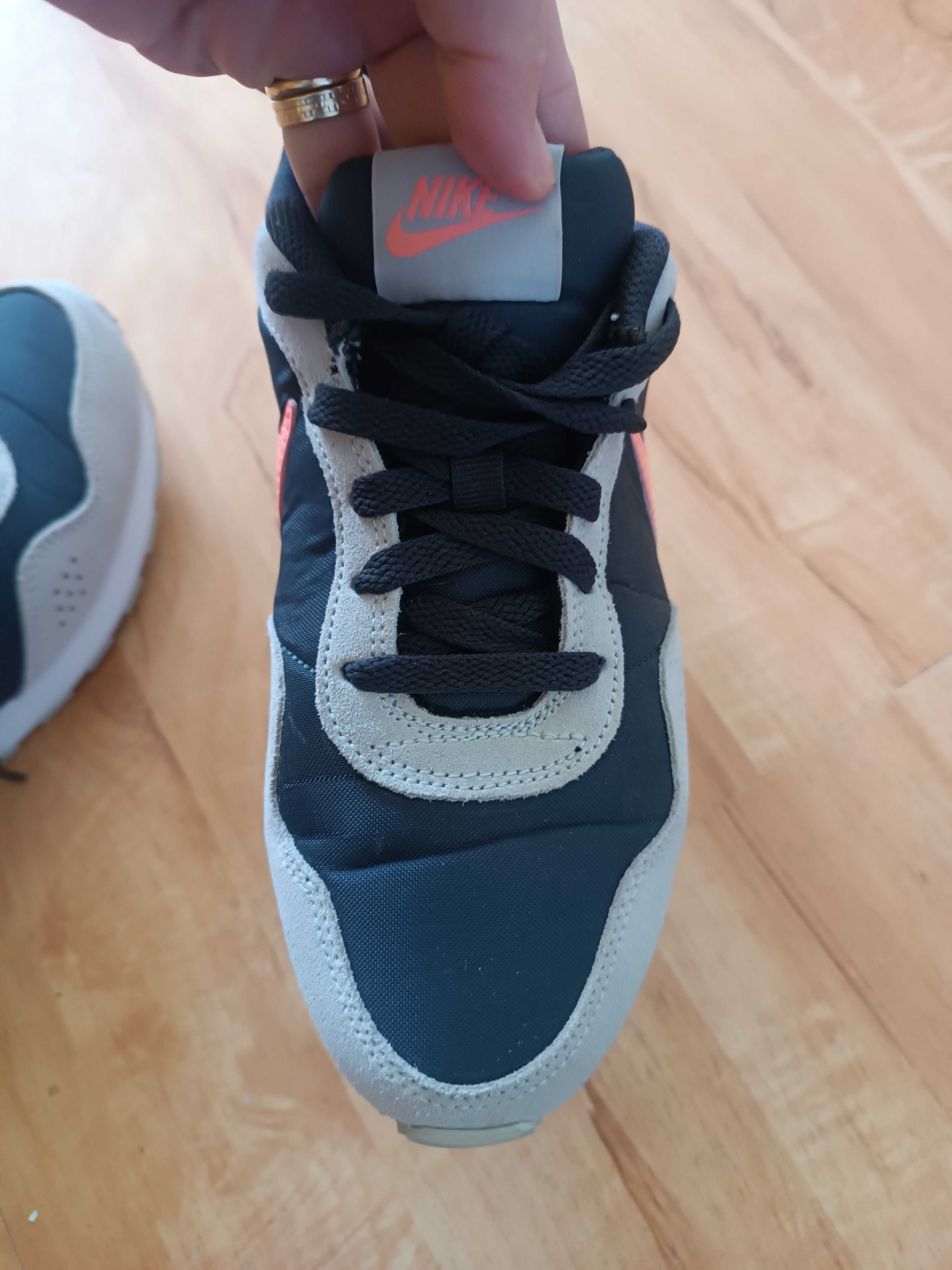 Дамски маратонки оригинални Nike НАМАЛЕНИ