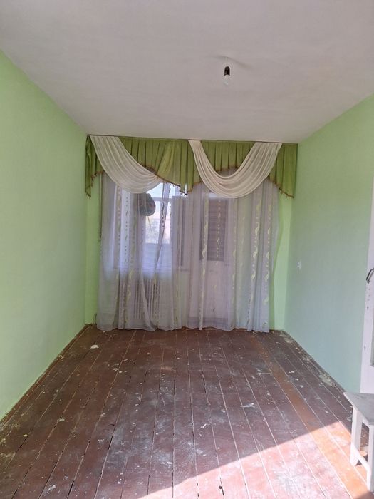 Uy sotiladi Qarshi shaxar 6mn 4etaj 1xonali uy