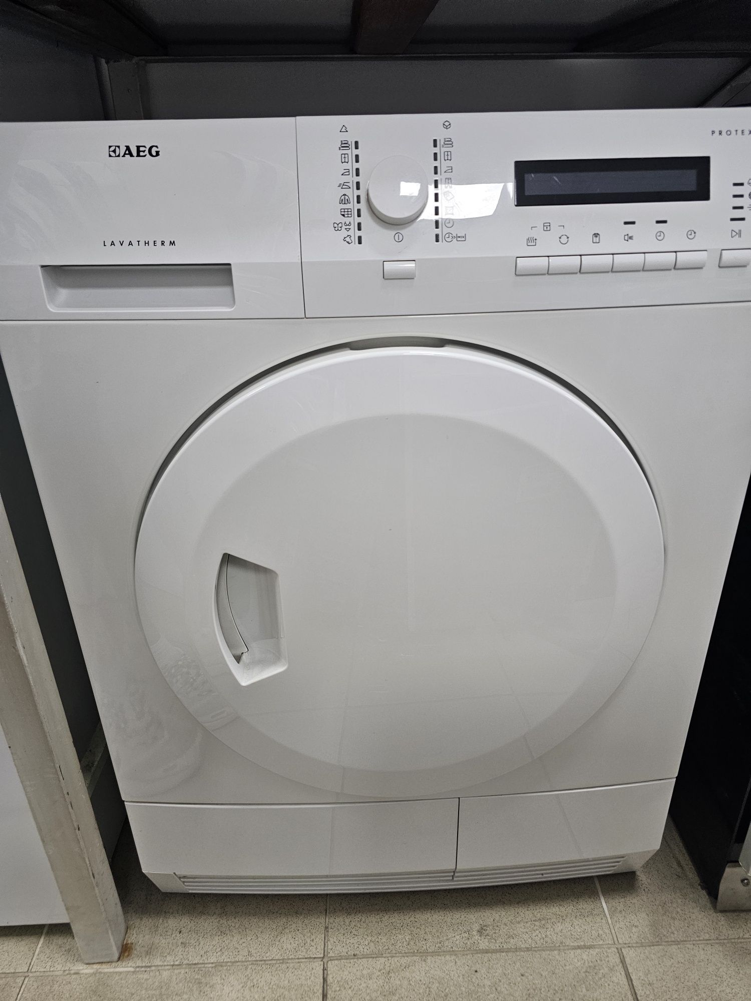 Сушилня с термопомпа AEG T75470AH 7кг. A+++