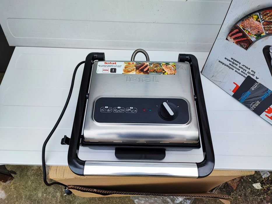 Grill Tefal Inicio GC242D38, 2000 W, Termostat 3 nivele, Placi cu inve