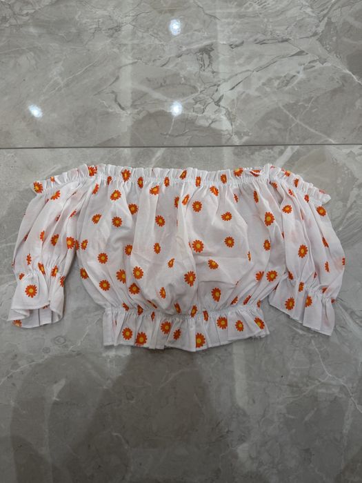Бял топ с оранжеви цветенца