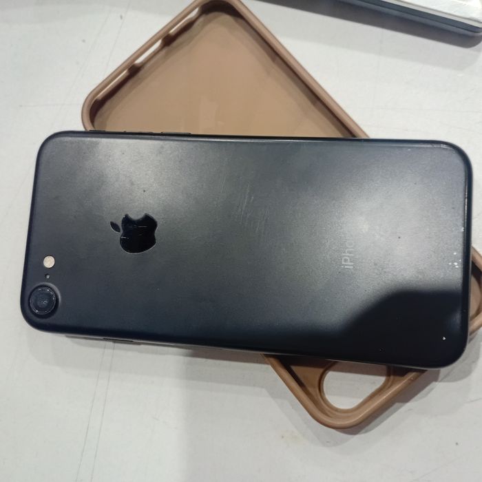 Айфон 7 в плачевном состоянии