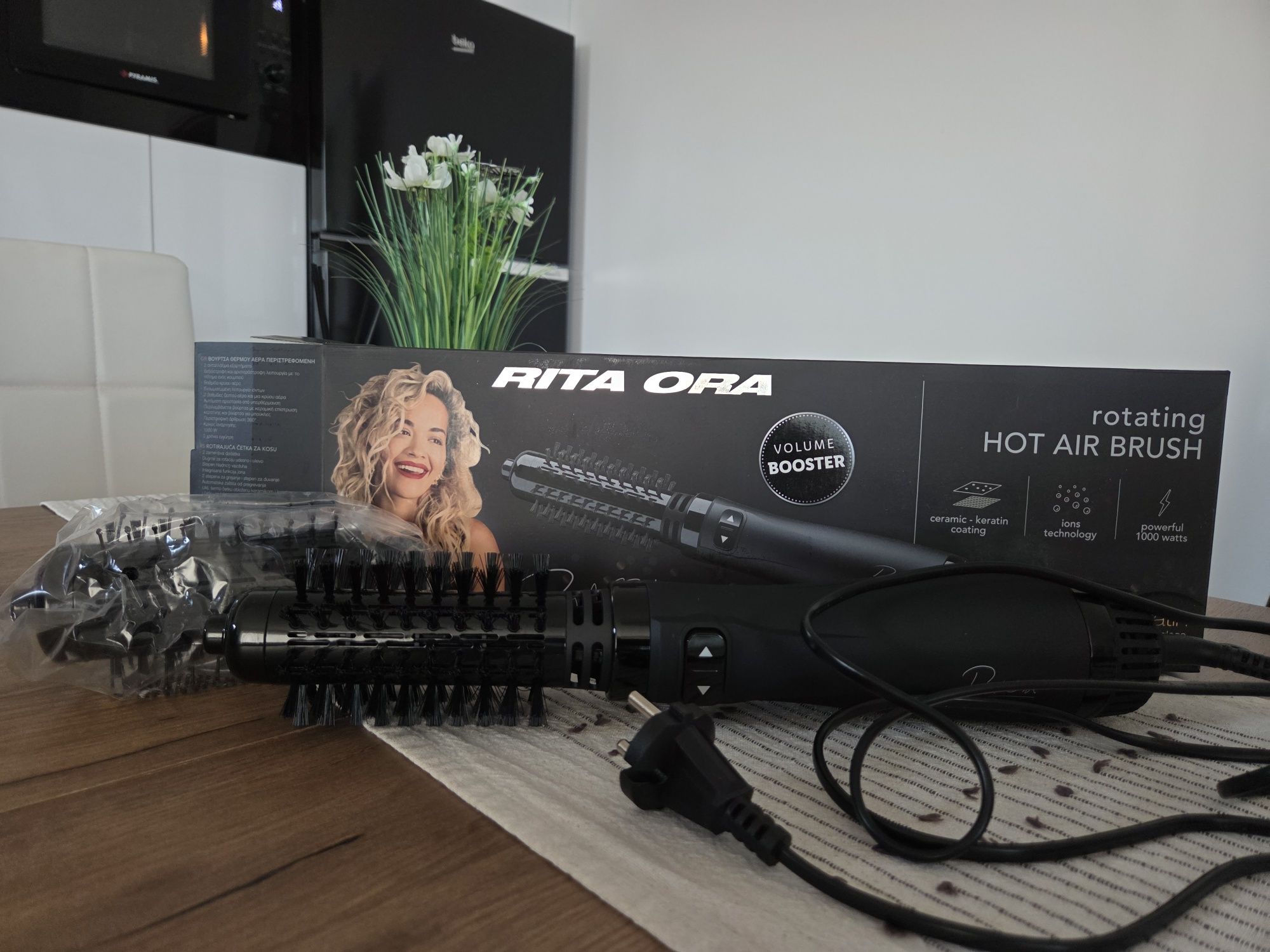 Четка с топъл въздух Rita Ora