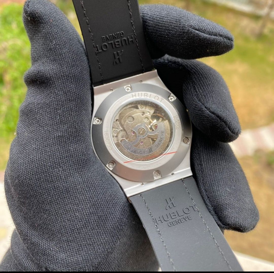 HUBLOT GENEVE шикарные часы