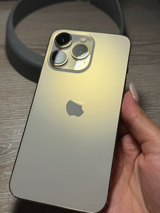 Iphone 13 PRO Gold 256 GB + подарък кейсове