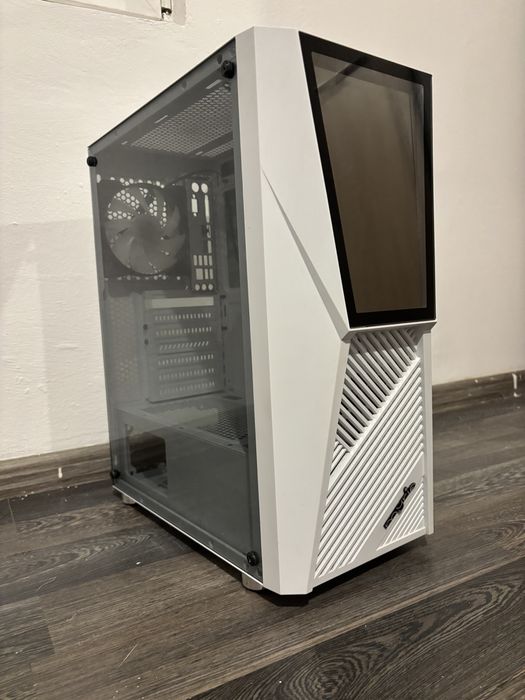 Vând Carcasă PC Albă Ca Nouă