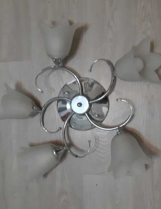 ПРодам красивую люстру/чайник/наушники блютуз