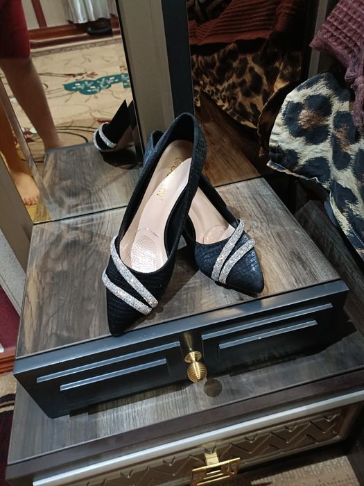 Tufli yangi 39razmerda