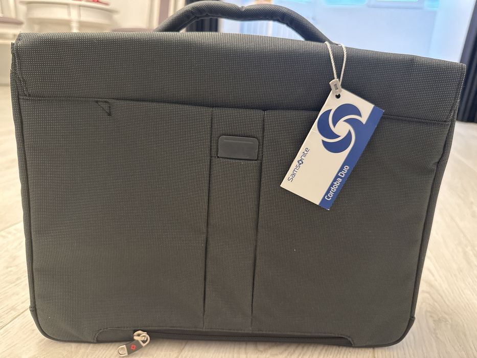 Vand geanta Samsonite pentru laptop