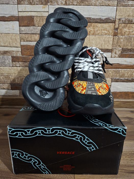 Versace chain reaction