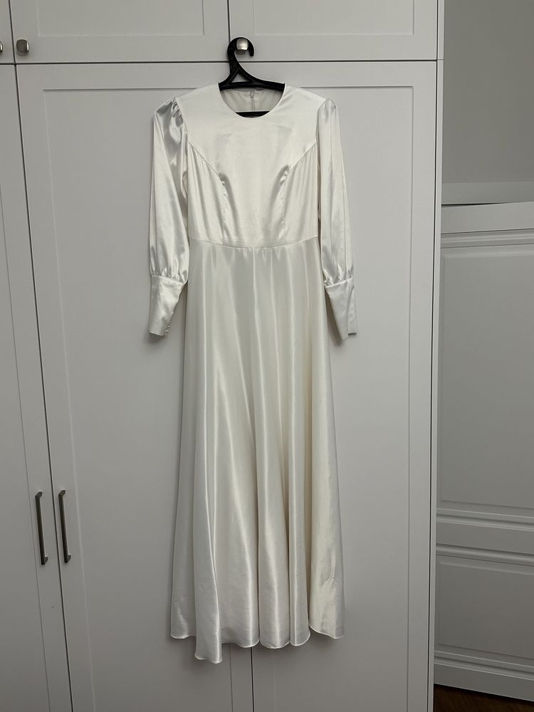 Продам шикарное платье атласное белое