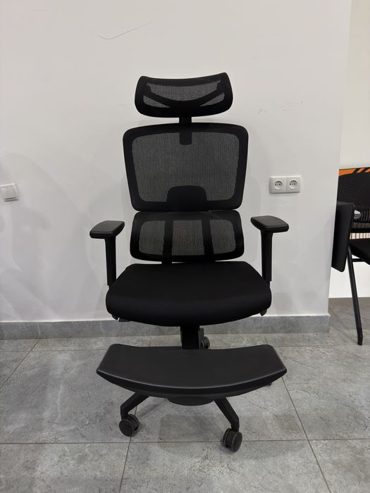 Кресло для офиса и первой рук