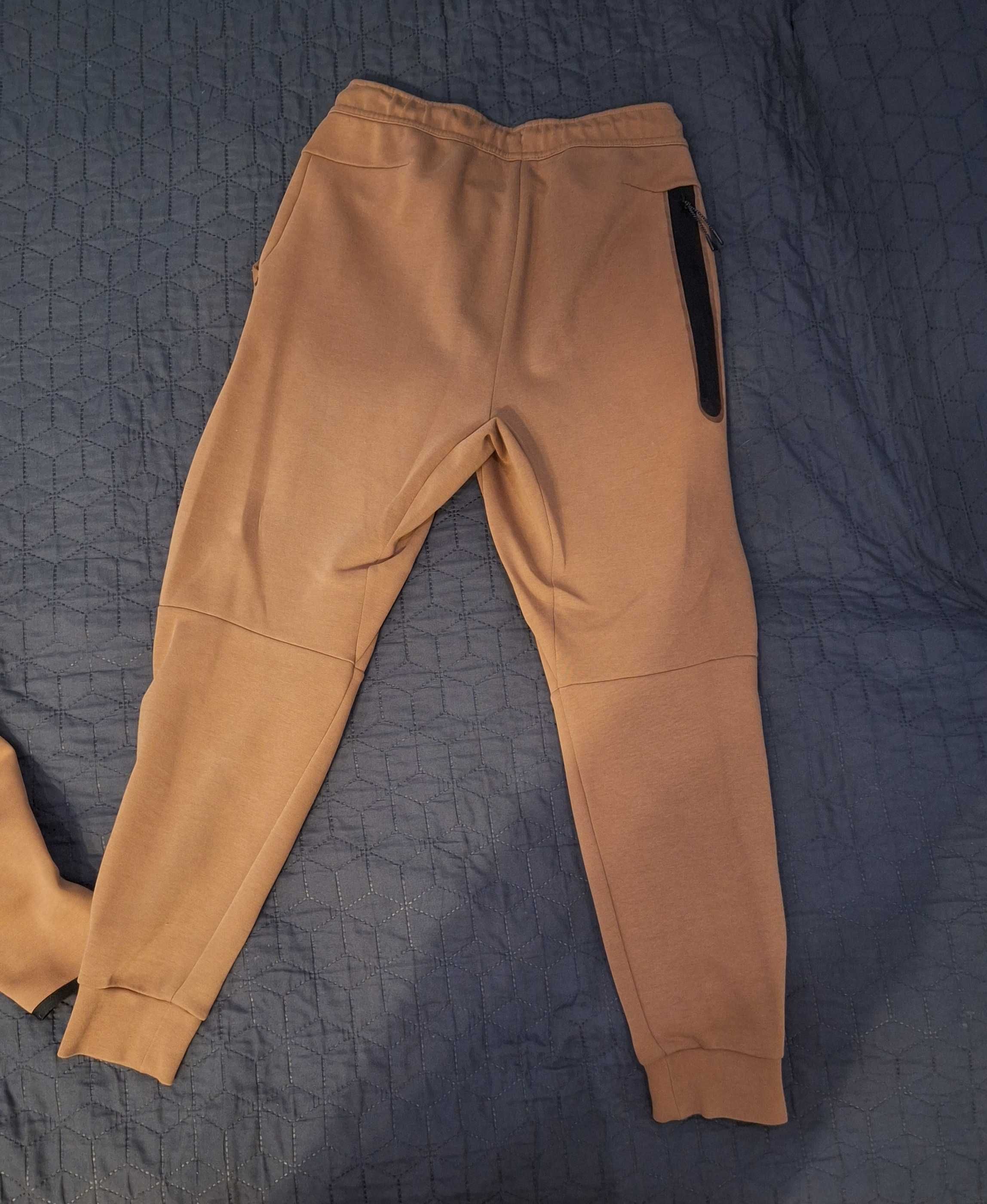 Nike tech fleece/ Brown