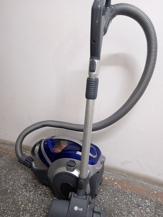 Продаётся пылесос LG