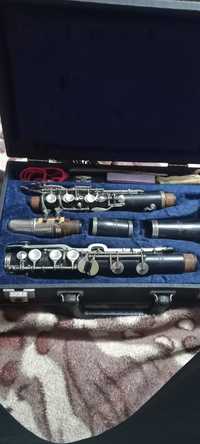 Vând clarinet cu toate accesoriile