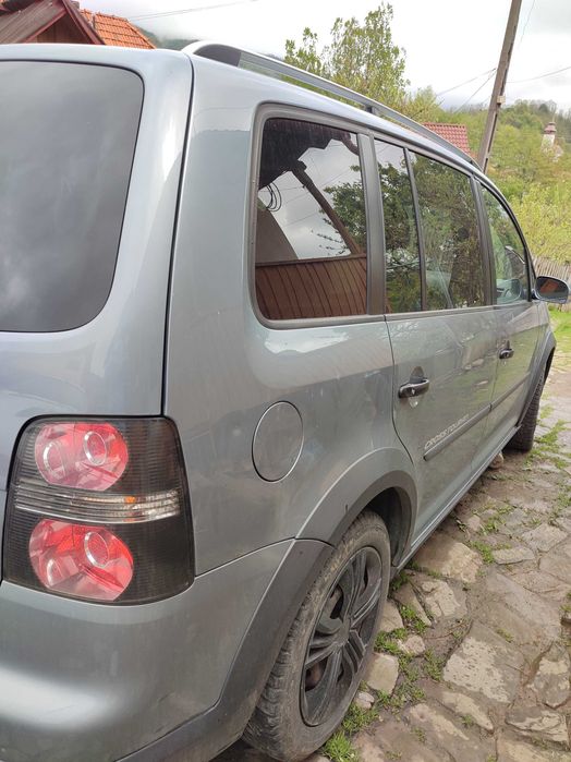Volkswagen Cross Touran