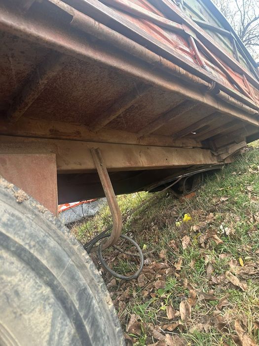 Dezmembrez/piese remorca tractor