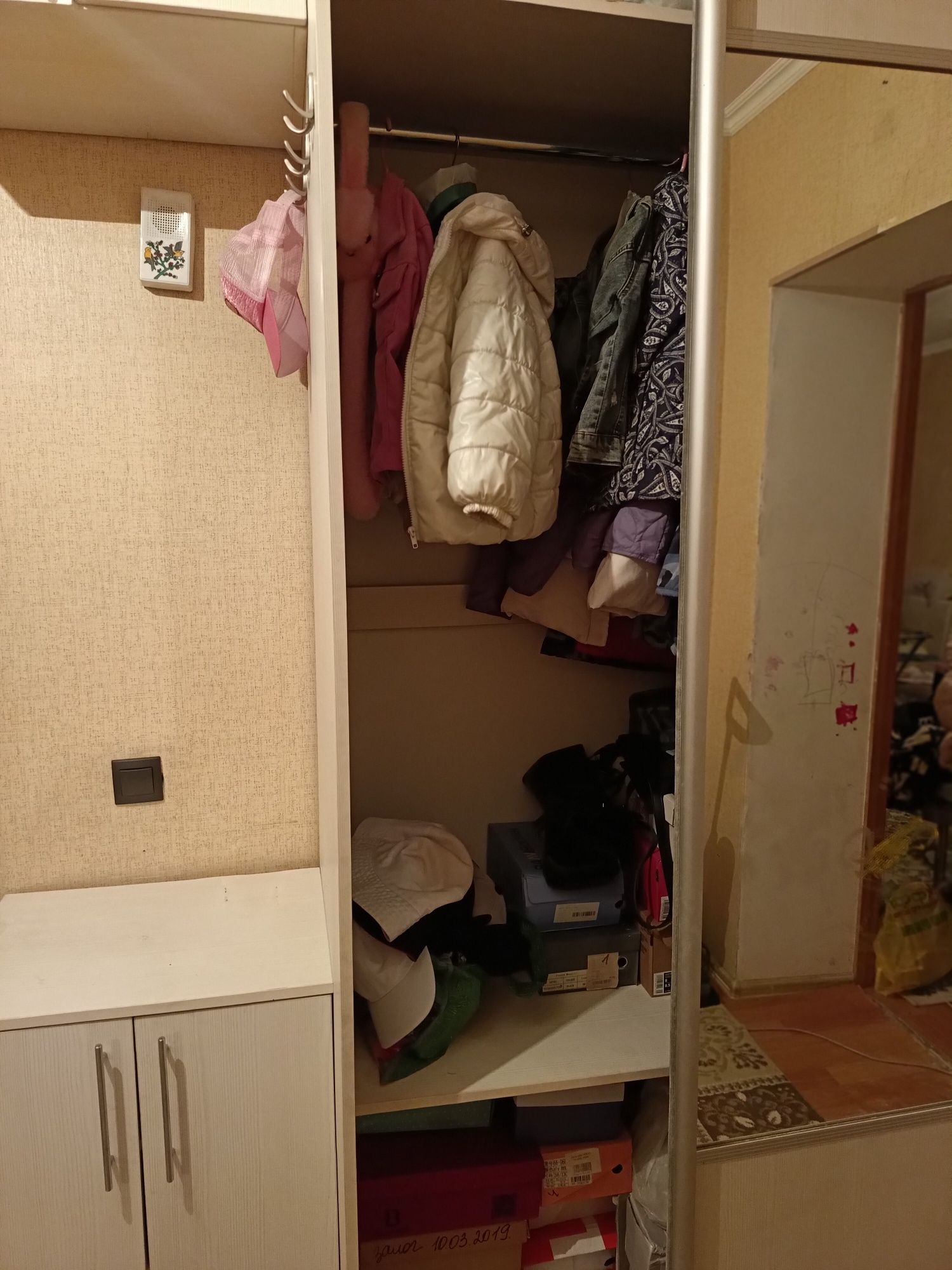 Продам шкаф для прихожей
