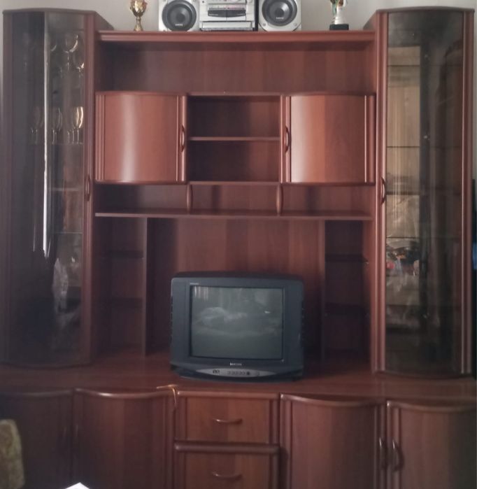 продам сервант в хорошем состаянии