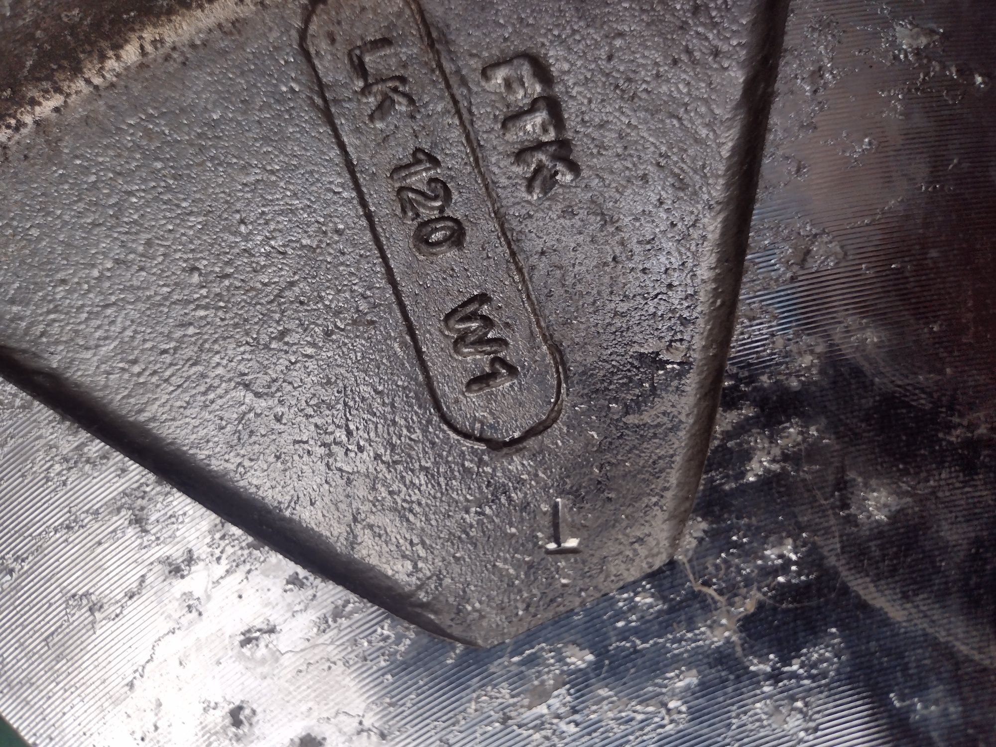 Перфектни Dezent 18-5x120 ET38 8j BMW X3