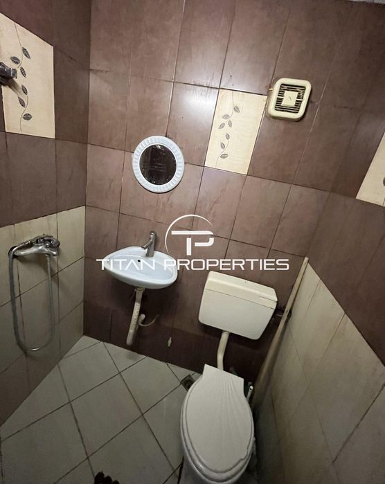 Ексклузивна оферта! Едноетажна къща с двор в кв. Долно езерово