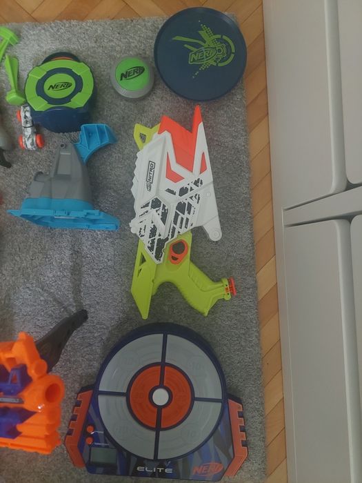 Colecție pistoale și ținte de jucărie NERF