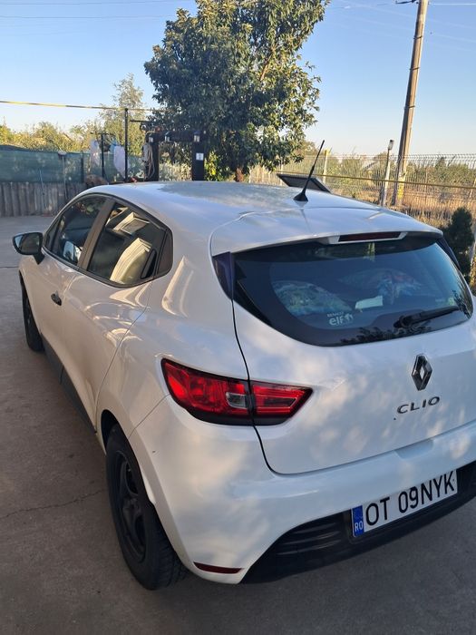 Vând Renault clio