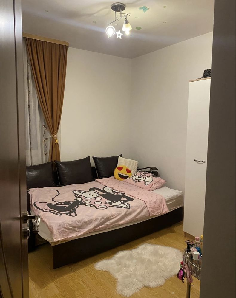 Inchiriez camera in apartament cu 3 camere