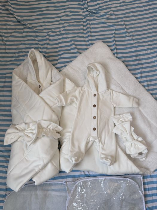 Продам комбинезон с конвертом 2 шт для блезняшек