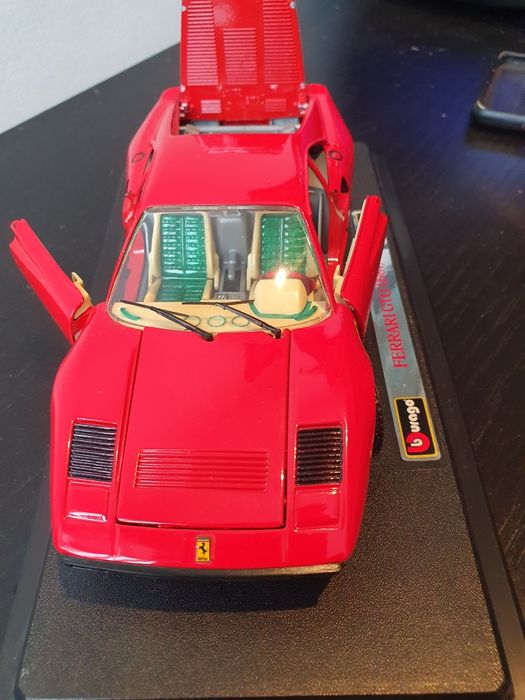 Vând macheta Ferrarii  GTO și Enzo Ferrarii
