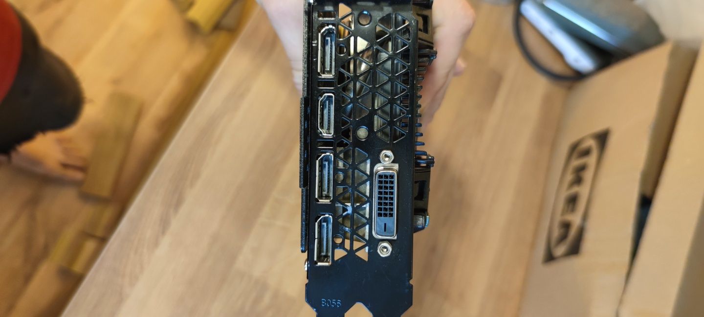 Vând placa video 1080ti