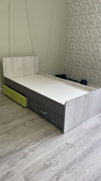 Кровать 180*90 без матраса