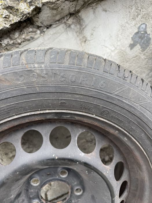 Комплект зимни гуми с джанти 205/60/16 Dunlop