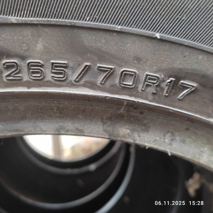 Продам б/у комплект зимние шины 265/70/17