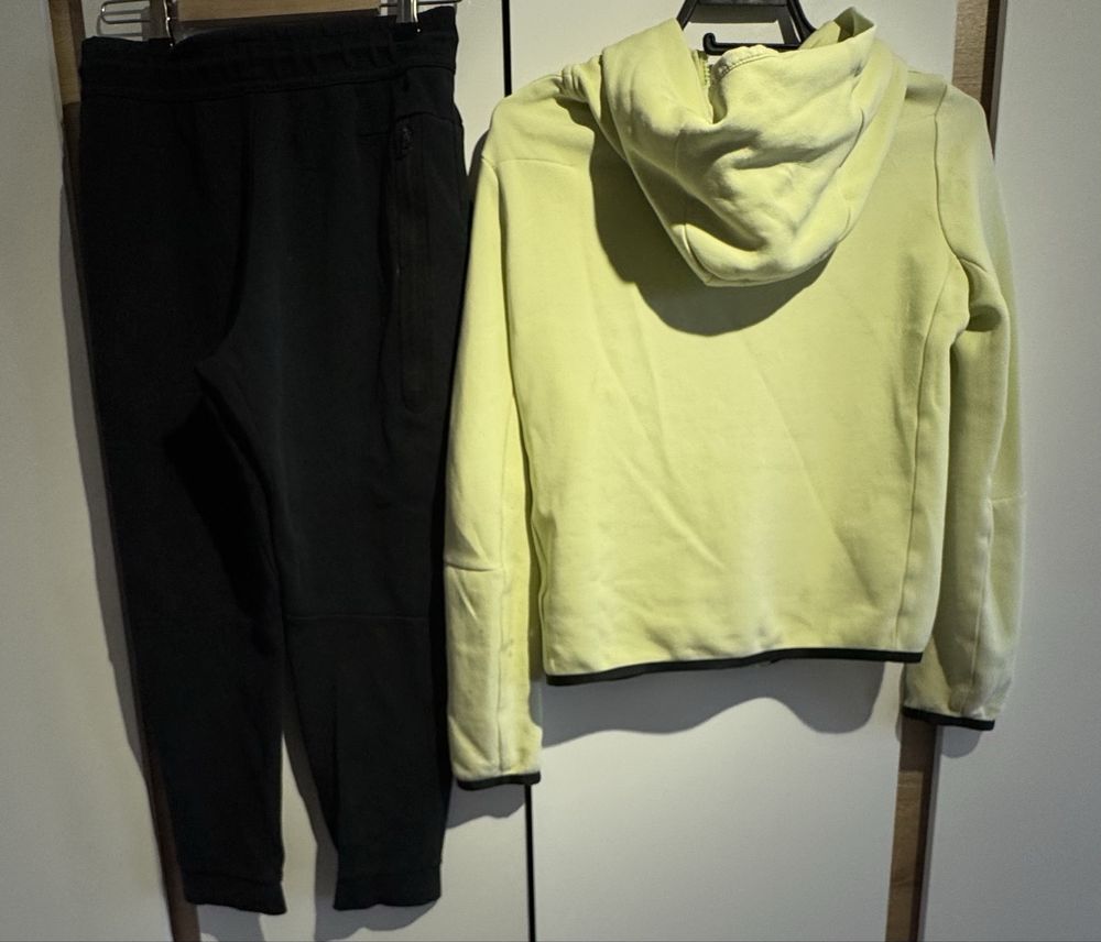 Nike tech L 147-158 cm.
