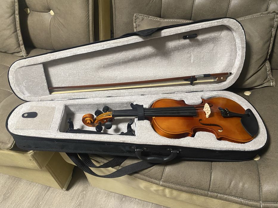Скрипка 3/4 почти новый в идеальном состояние.