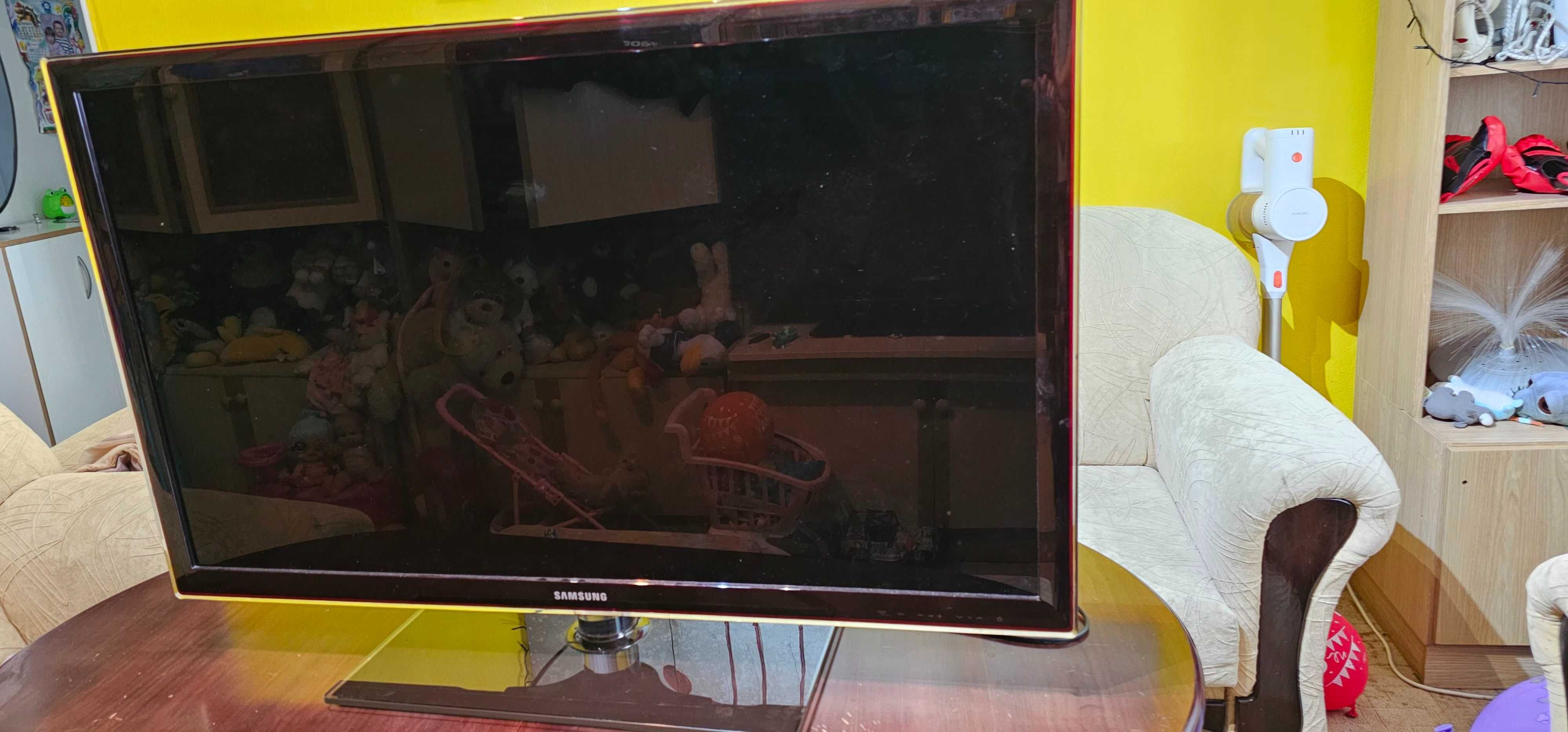 Продавам Смарт Телевизор Samsung UE40D5500