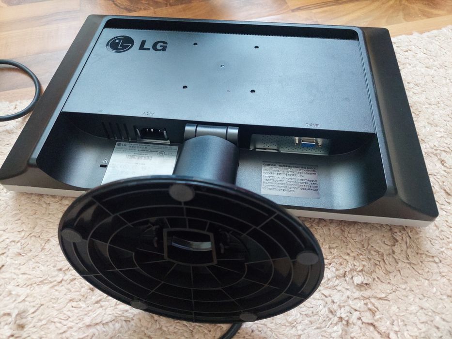 Monitor LG flatron ,diagonala 19 inch ,stare buna