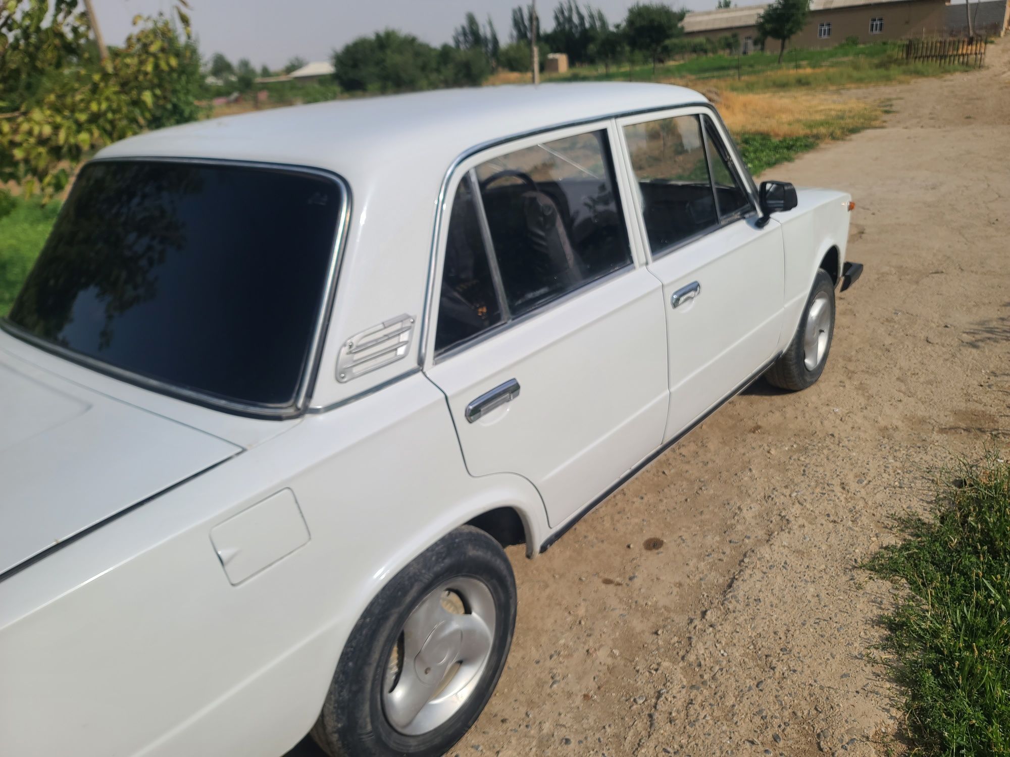Jiguli vaz 2101 srochna sotiladi