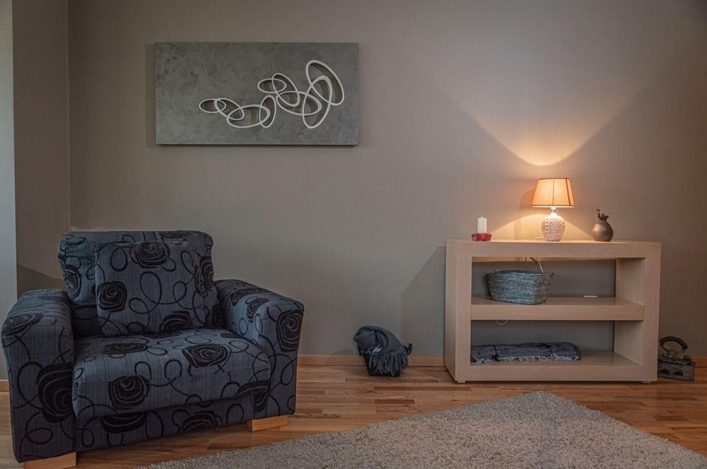 Дава се под наем Тристаен апартамент в София, Бояна - 130 кв.м за 999 € - Снимка #1