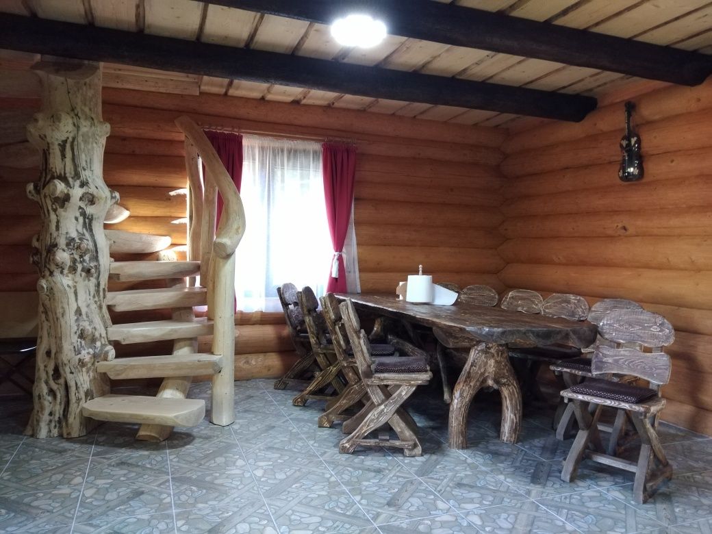 Construiesc case cabane lemn rotund 300 euro m2